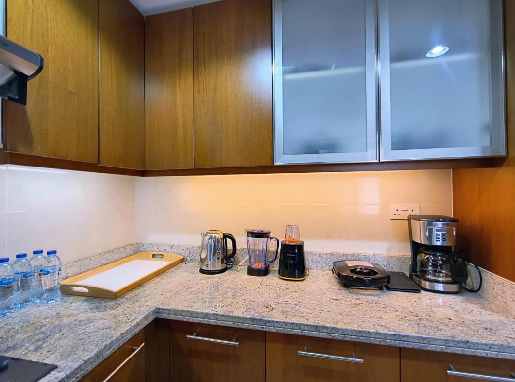 Trinity Holiday Homes - Standpoint Tower Downtown Dubai Eksteriør billede